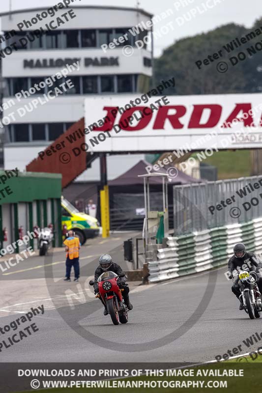 Vintage motorcycle club;eventdigitalimages;mallory park;mallory park trackday photographs;no limits trackdays;peter wileman photography;trackday digital images;trackday photos;vmcc festival 1000 bikes photographs
